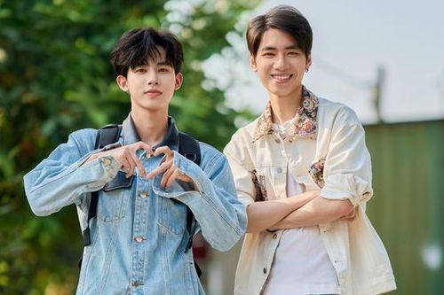 Doãn Hiếu và producer Khánh ra mắt MV Tết 'Về nhà thôi'