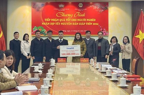 Ủy ban MTTQ tỉnh tiếp nhận kinh phí hỗ trợ tặng quà Tết cho người nghèo