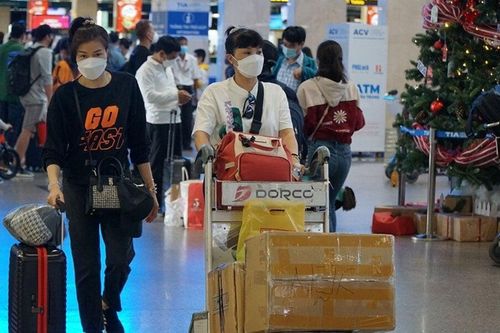 Tốn 4 - 5 tháng lương để về quê ăn Tết, sao không về dịp khác?