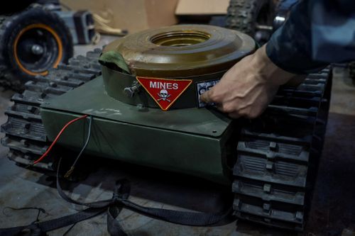 Cận cảnh UGV Ukraine 'lẻn vào' khu vực do Nga kiểm soát để tấn công mục tiêu