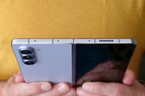 Samsung đặt cược lợi nhuận năm 2024 vào làn sóng nâng cấp thiết bị số