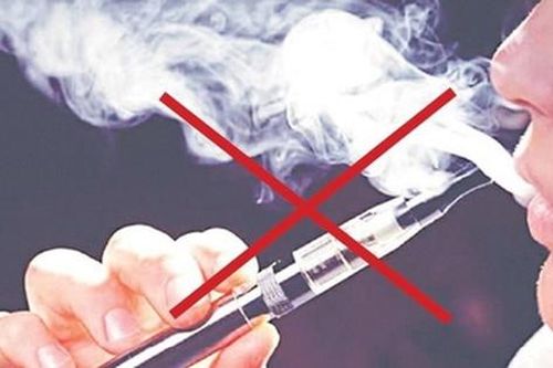 Hút thuốc lá điện tử trong phòng kín dễ gây tổn thương phổi cấp