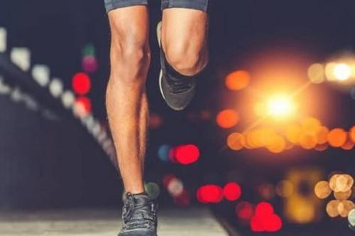 Chạy bộ tập thể dục khi trời lạnh, nếu có dấu hiệu này cần dừng ngay