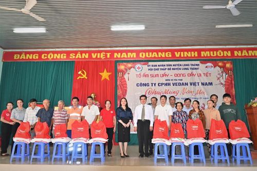 Vedan Việt Nam trao 1000 phần quà nhân dịp Tết Giáp Thìn 2024