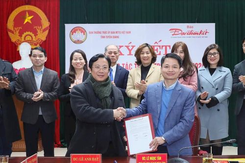 Gần 5 vạn tờ báo Đại Đoàn Kết đến với cán bộ Mặt trận tỉnh Tuyên Quang