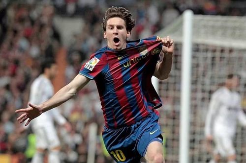 Gần 400.000 USD cho miếng giấy ăn có chữ ký Messi