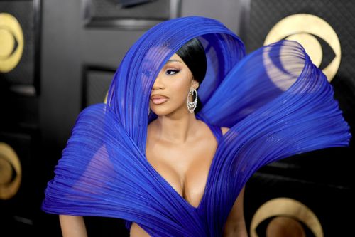 Váy xẻ ngực của Cardi B và những bộ cánh đẹp nhất lịch sử Grammy