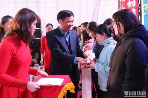 Thái Bình: Gần 51 tỷ đồng tặng quà Tết cho công nhân, người lao động