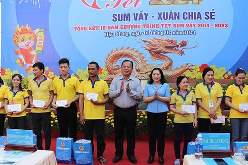 Hậu Giang tổ chức chương trình 'Tết sum vầy - Xuân chia sẻ' năm 2024