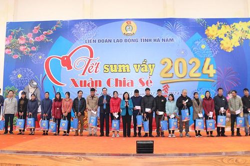 Trưởng Ban Dân vận Trung ương dự chương trình 'Tết sum vầy - Xuân chia sẻ' tại Hà Nam