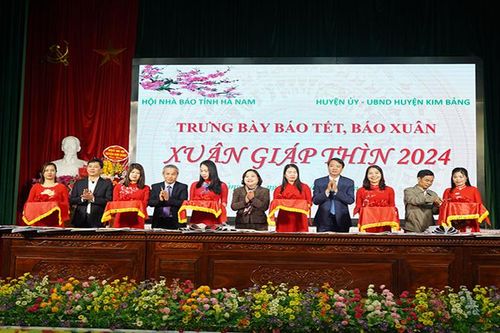 Hội Nhà báo tỉnh Hà Nam khai mạc trưng bày báo Tết, báo Xuân Giáp Thìn