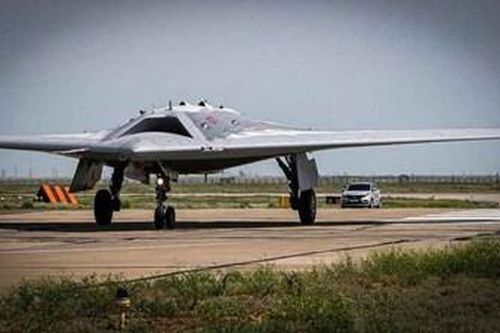 Quân sự thế giới hôm nay (1-2): Nga hé lộ thời điểm sản xuất hàng loạt UAV tàng hình S-70 Okhotnik-B