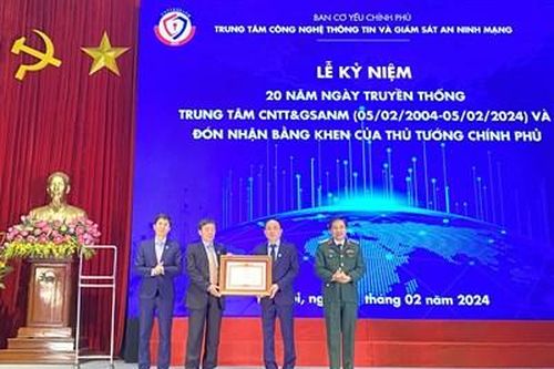 Trung tâm Công nghệ thông tin và Giám sát an ninh mạng đón nhận Bằng khen của Thủ tướng
