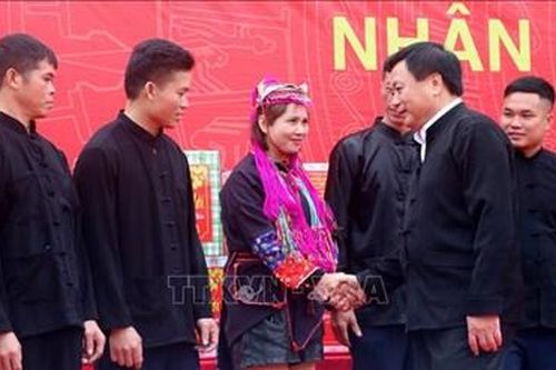 Ủy viên Bộ Chính trị Nguyễn Xuân Thắng thăm, tặng quà và chúc Tết tại Quảng Ninh
