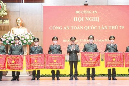 Lực lượng Công an đấu tranh hiệu quả với các loại tội phạm, hướng về cơ sở phục vụ nhân dân