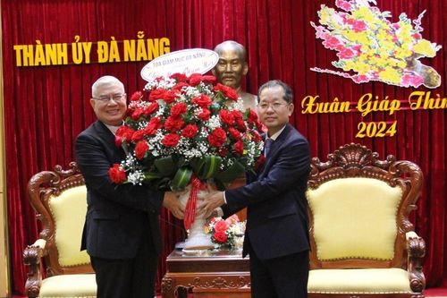 Tòa Giám mục và Hội thánh Tin lành thăm, chúc tết Thường trực Thành ủy Đà Nẵng
