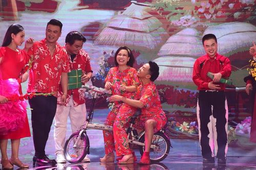 Nghệ sĩ Việt Hương ra mắt chương trình tết – Khi danh hài hát