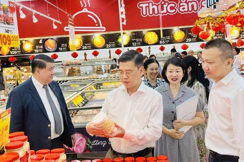 Gạo nếp Long An, mật dừa nước Cần Giờ... đưa vào giỏ quà tết