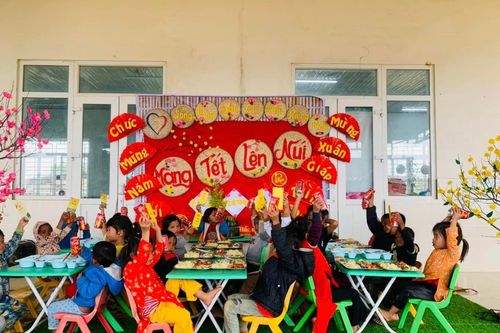 Mang Tết đến với học sinh miền núi Quảng Trị