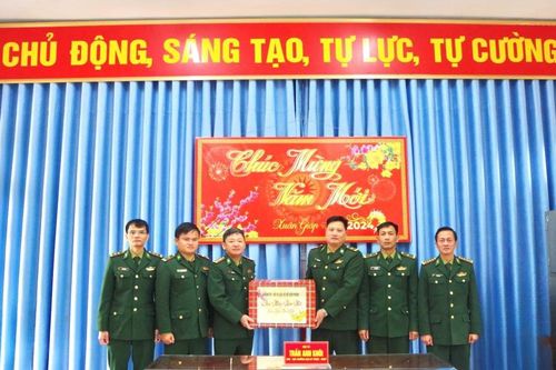 Thủ trưởng Cục Kỹ thuật BĐBP kiểm tra, chúc Tết cán bộ, chiến sĩ Kho Kỹ thuật Tổng hợp 102