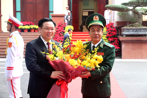 Chủ tịch Quốc hội Vương Đình Huệ thăm và chúc Tết cán bộ, chiến sĩ BĐBP