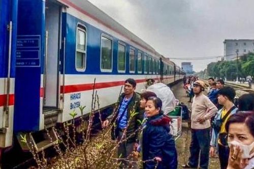 Giá vé tàu Tết Giáp Thìn tăng 10%, hầu hết các chuyến đã hết chỗ