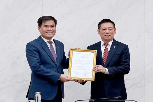 Trao Quyết định điều động, bổ nhiệm tân Thứ trưởng Bộ Tài chính Bùi Văn Khắng