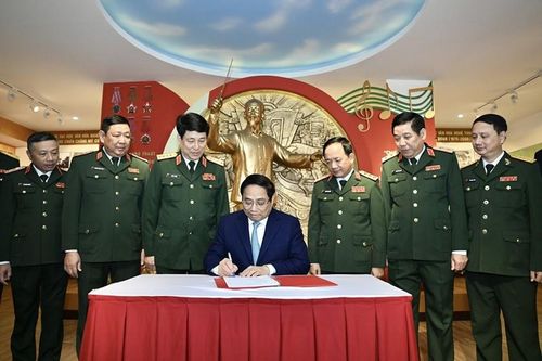Thủ tướng Phạm Minh Chính: Phát huy sáng tạo, đóng góp nhiều hơn cho sự nghiệp chấn hưng văn hóa