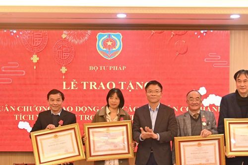 Gặp mặt, tri ân cán bộ hưu trí Bộ Tư pháp nhân dịp xuân Giáp Thìn 2024