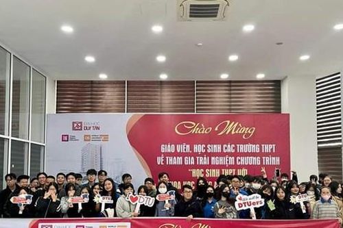 ĐH Duy Tân: Hướng nghiệp chọn ngành cho học sinh THPT qua hoạt động trải nghiệm tham quan trường