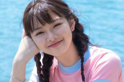 Cô gái Việt 18 tuổi gây chú ý tại show sống còn ở Thái Lan
