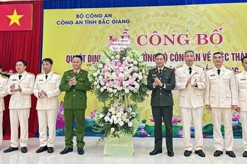 Công bố quyết định của Bộ trưởng Bộ Công an về thành lập Công an thị xã Việt Yên