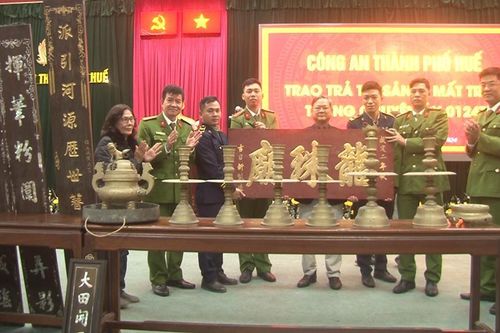Trao trả nhiều đồ vật bị mất cắp có giá trị cho Đình làng, nhà thờ