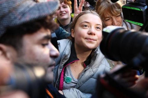 Nhà hoạt động khí hậu Greta Thunberg ra tòa ở London
