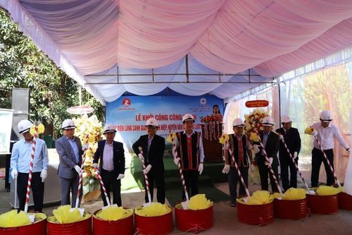 Mang điện về làng Canh Giao