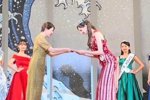 Một tân hoa hậu có nguy cơ bị tước vương miện vì cặp kè với bác sĩ đã có vợ