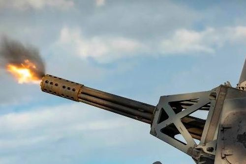 Tàu chiến Mỹ đánh chặn tên lửa của Houthi trong gang tấc
