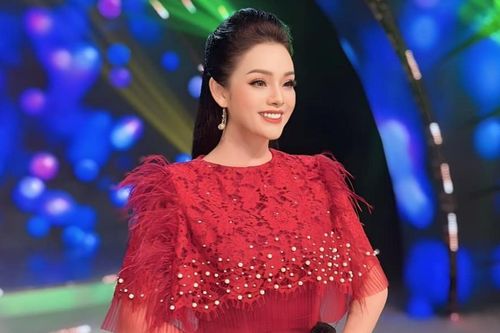 NSND Quốc Hưng, NSƯT Tân Nhàn hát ngợi ca Đảng