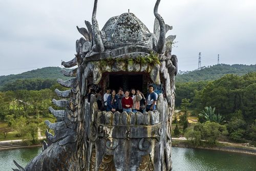Tượng rồng ma mị ở Huế từng được lên báo Mỹ trước thời điểm phá dỡ