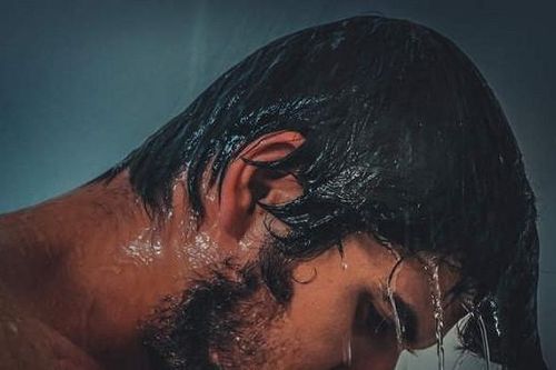 Vợ đệ đơn ly hôn vì chồng không chịu tắm rửa thường xuyên