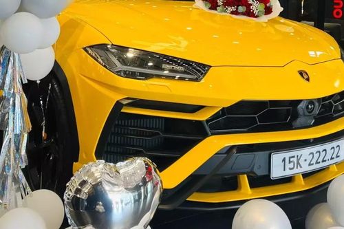 Đại gia Việt tậu ô tô đắt đỏ, gắn biển số VIP trúng đấu giá kịp chơi Tết