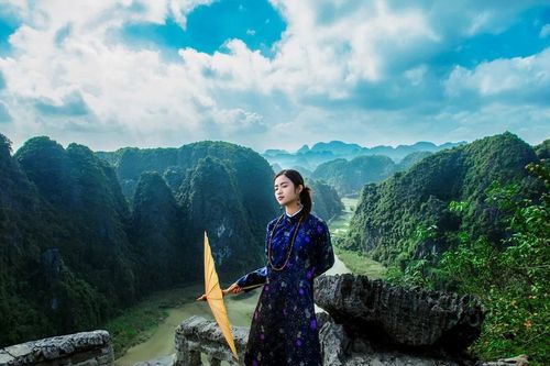 Những góc 'check-in' ấn tượng cho những bộ ảnh thời trang ở Hang Múa