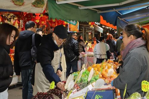 Nhộn nhịp không khí mua sắm tết Giáp Thìn ở Hong Kong