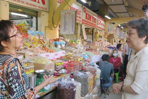 Thành phố Hồ Chí Minh siết chặt giám sát an toàn thực phẩm trong dịp Tết