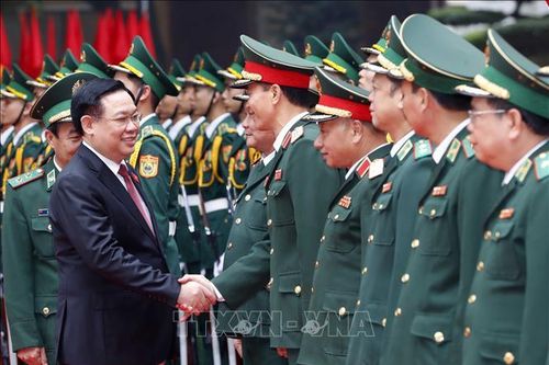 Chủ tịch Quốc hội thăm, chúc Tết tại Bộ Tư lệnh Bộ đội Biên phòng