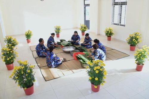 Kiên Giang: 80 cán bộ, viên chức 'tranh tài' gói bánh tét, trang trí mâm ngũ quả
