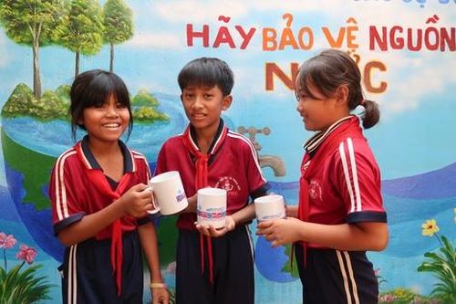 Nước sạch về với trường học ở vùng khó Lộc Ninh