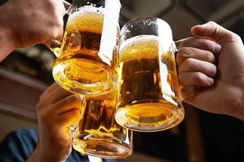 Ép người khác uống rượu, bia ngày Tết có thể bị phạt đến 3 triệu đồng