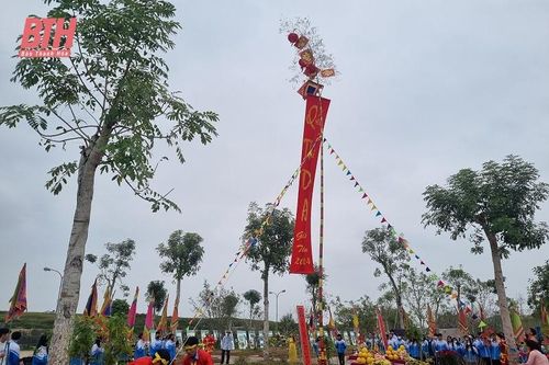 Độc đáo Lễ thượng nêu tại Di sản Thành Nhà Hồ