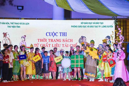 Trường THCS Hùng Vương đoạt giải nhất Cuộc thi thời trang sách từ chất liệu tái chế